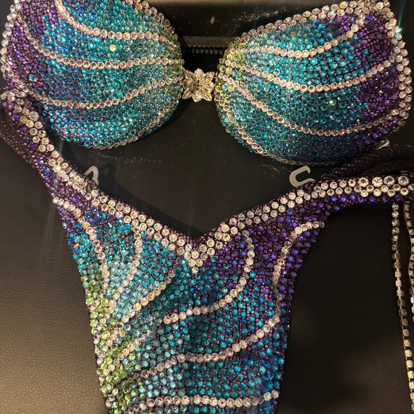 T Marie Figure Suit - Picture 1 of 2